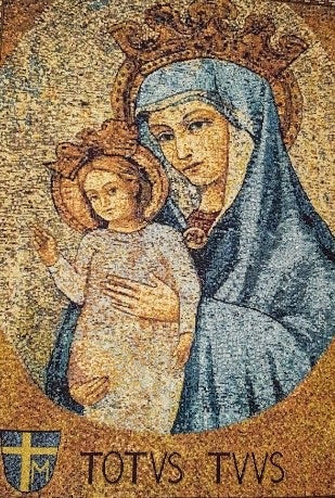 Madonna Mater Ecclesiae Totus tuus